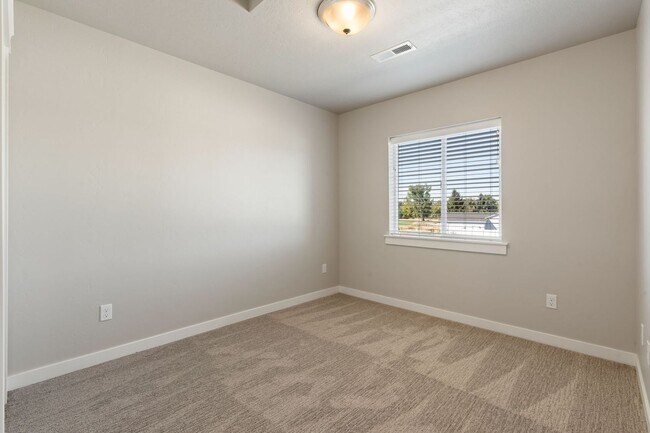 Building Photo - GORGEOUS Duplex in Payette w/3 Bedrooms & 2.5 Baths