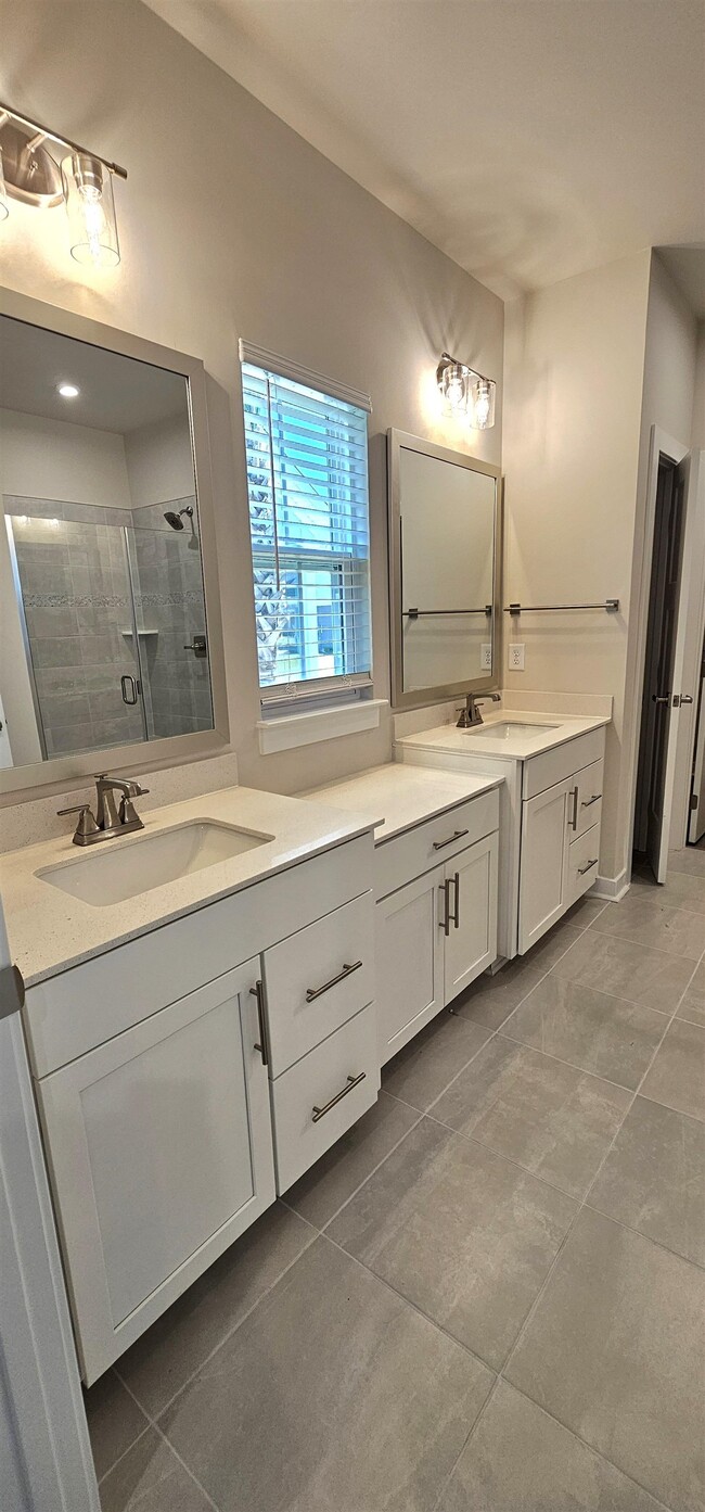 Building Photo - 2313 Hazel Wy