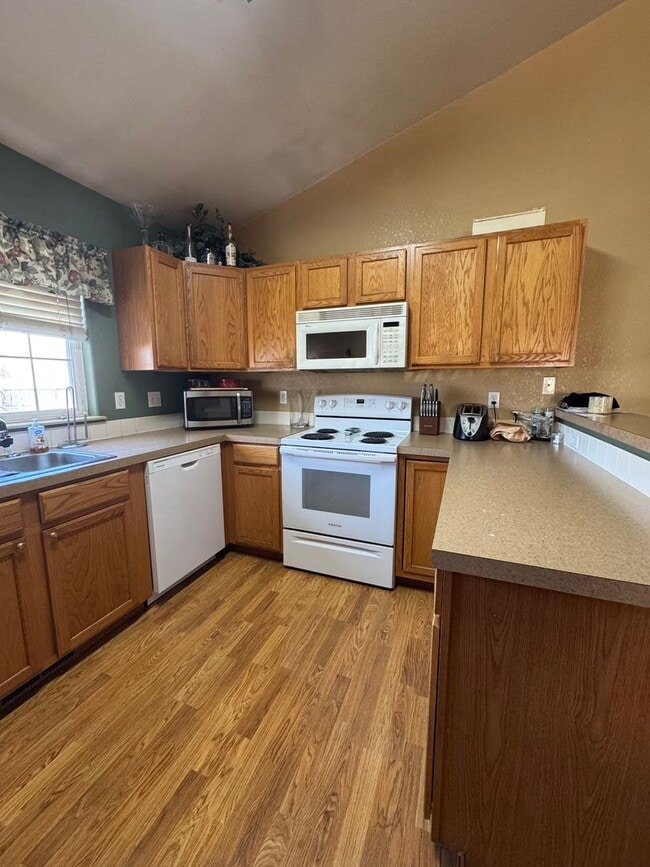 Building Photo - Great Tri-level home in West Loveland