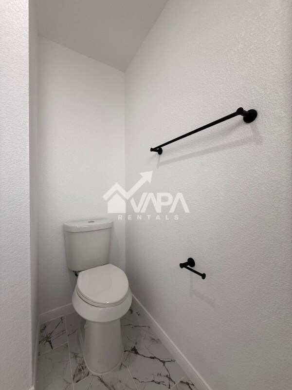 Building Photo - 5215 Fountain Lake Dr