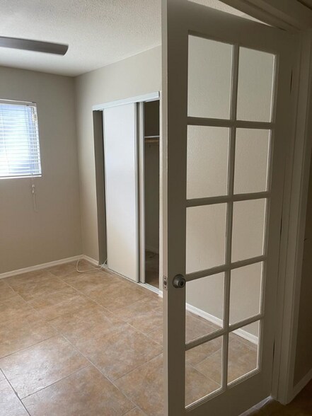 Building Photo - 424 E Brown Rd