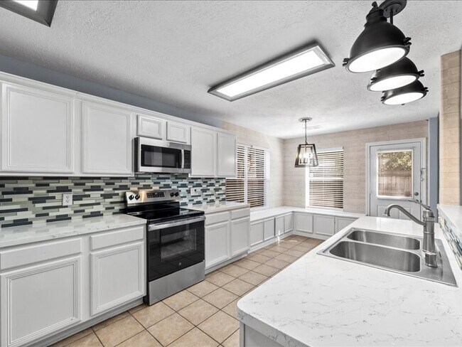 Building Photo - 6422 Senda Ct