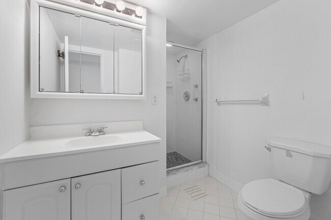 2nd full bathroom - 1501 S Flagler Dr