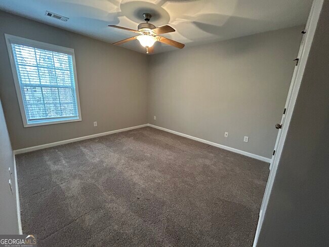 Building Photo - 2220 Copper Trail Ln NE