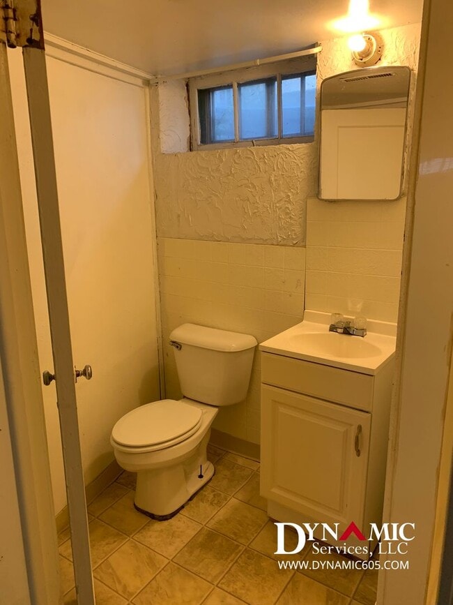 Building Photo - 4+ Bedroom, 2 Bath House By Augustana and USF