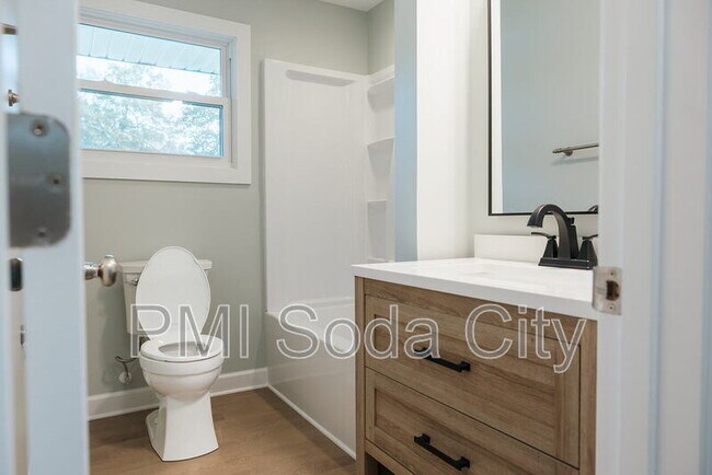 Building Photo - 2401 Truax Ln