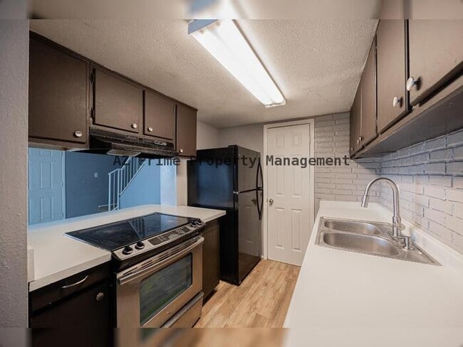 Building Photo - 5440 W Belleview St