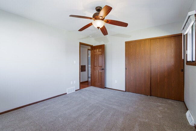 Building Photo - 7146 S 38th St