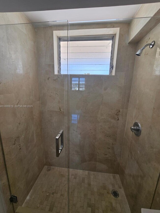 Building Photo - 2905 Point E Dr