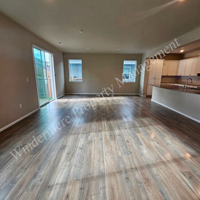 Building Photo - Spacious 4 Bedroom Home with Gas Fireplace, Office Space & 2-Car Garage!