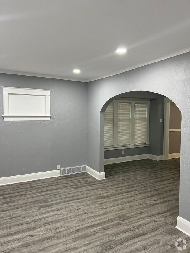 Building Photo - 3205 N 35th St