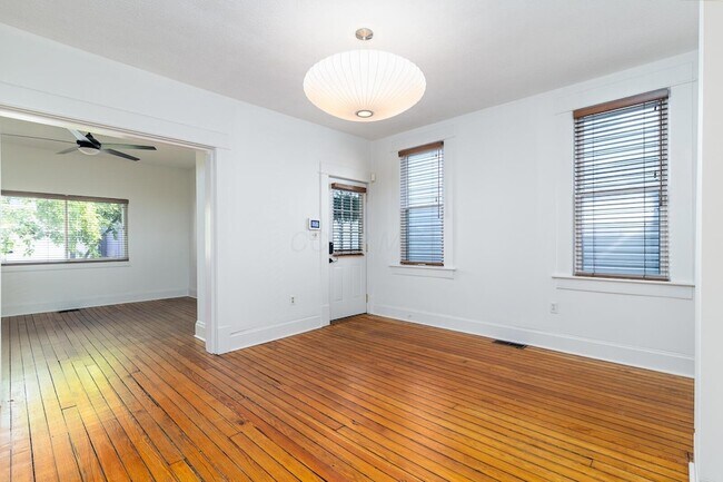 Building Photo - 483 Stanley Ave