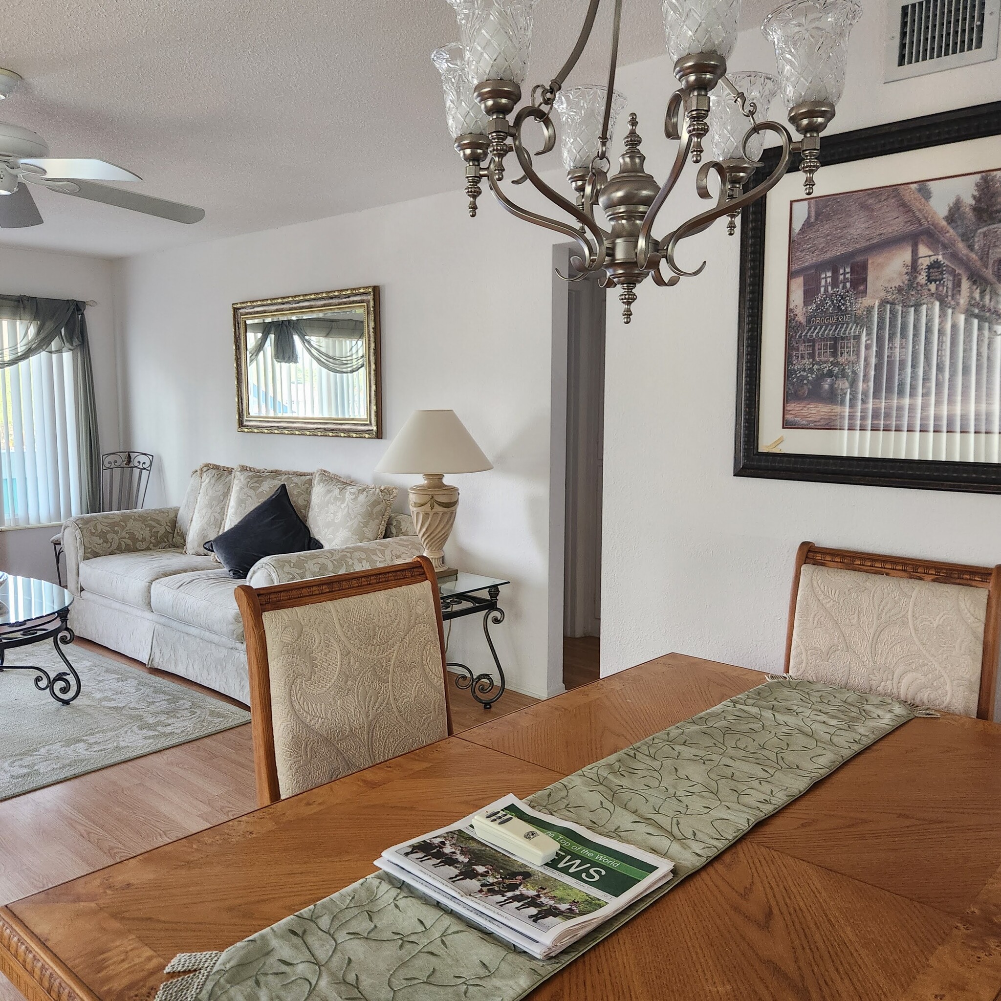 living rm - 2043 Denmark St