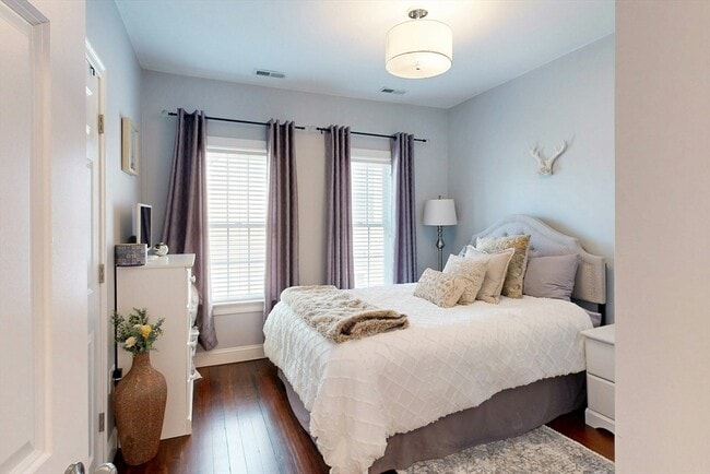 Building Photo - 38 Pearl St