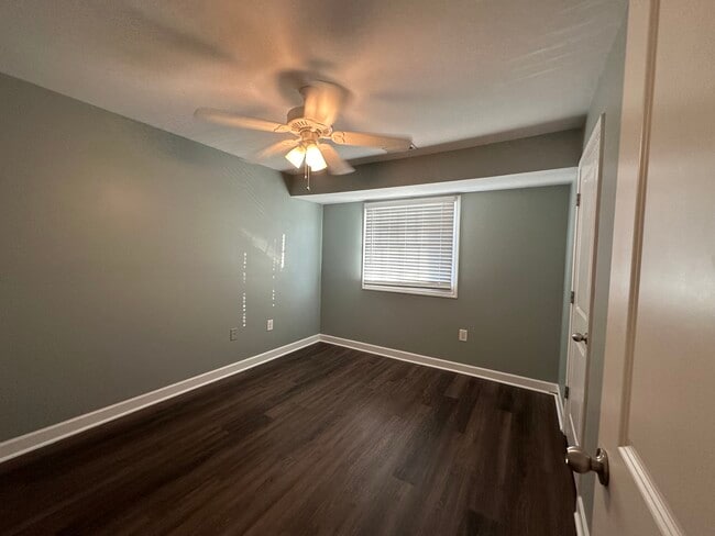 Front bedroom - 1215 Green Oaks Ln