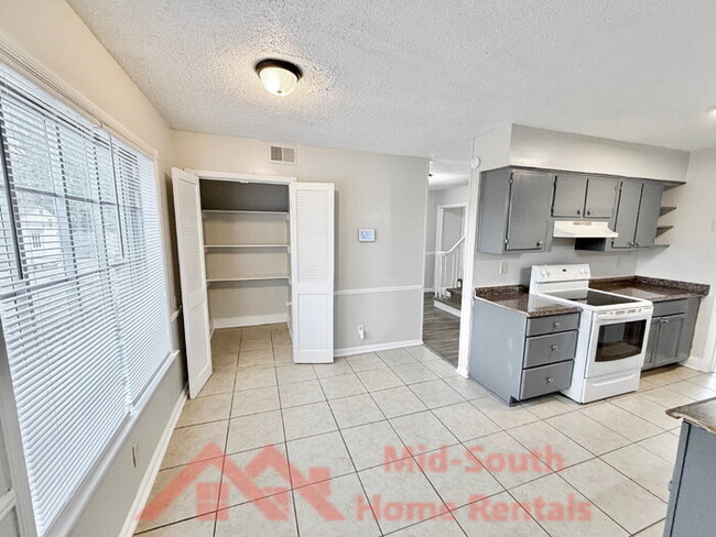 Building Photo - 1266 Hickory Ridge Dr