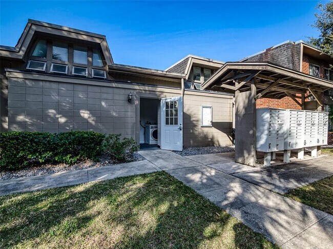 Building Photo - 1700 SW 16th Ct