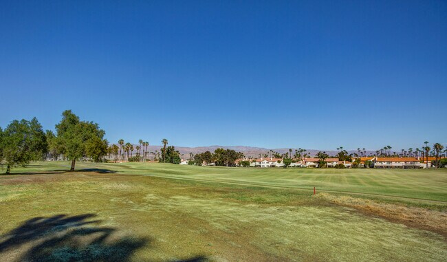 Building Photo - 709 Vista Lago Cir N