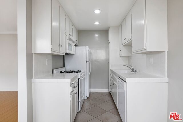 Building Photo - 11945 Darlington Ave