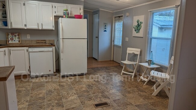 Building Photo - 106 Sumac Ln