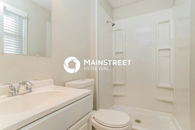 Building Photo - 3 Bedroom Pet-Friendly Home in OLATHE, KS with Main Street Renewal