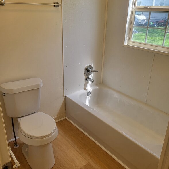 Building Photo - 968 Chicago Ave