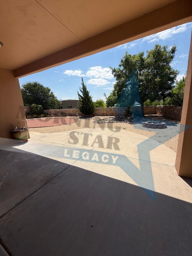Building Photo - 4648 Mesa Rico Dr