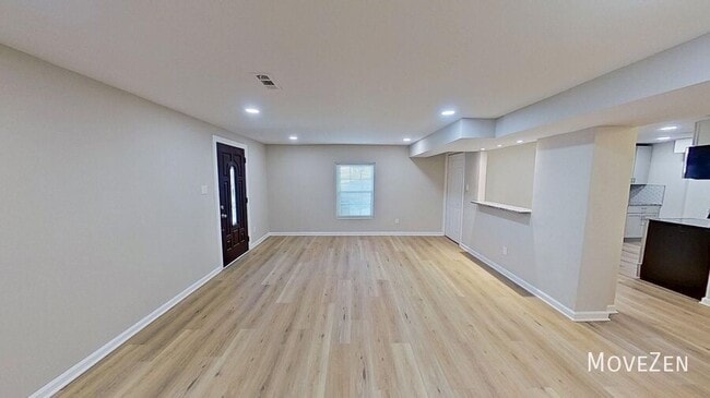 Building Photo - 7 Ratcale Ln