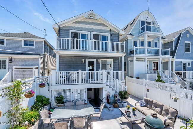 Building Photo - 419 Beach Front