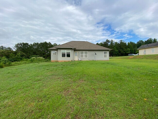 Building Photo - Home for Rent in Woodstock! View with 48 H...