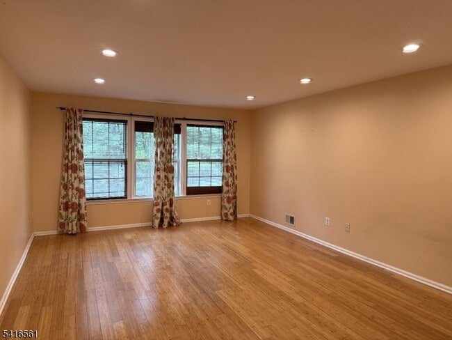 Building Photo - 1704 Bergen Ct