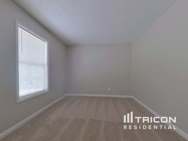 Building Photo - 1321 Charter Oaks Ln