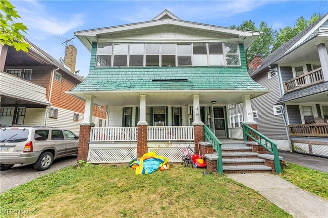 Primary Photo - 915 Helmsdale Rd