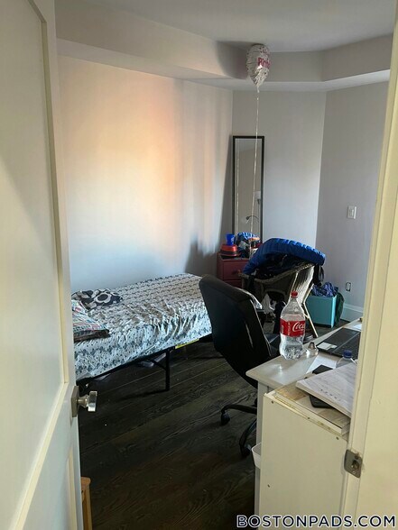 Building Photo - 7 Strathmore Rd