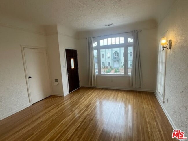 Building Photo - 642 1/2 Maltman Ave