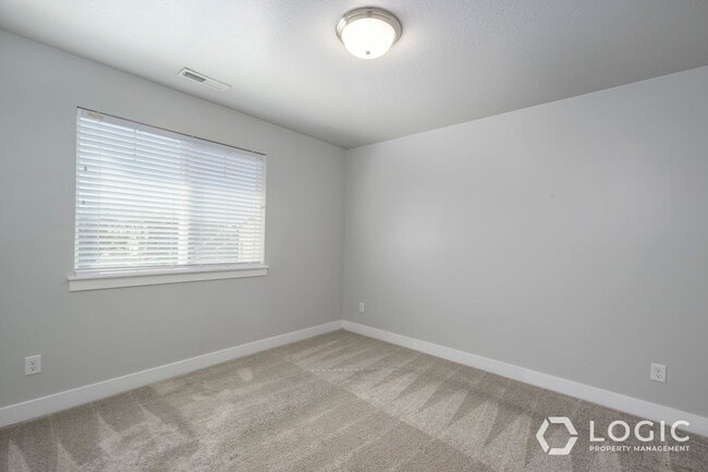 Building Photo - Beautiful Townhome for Rent!