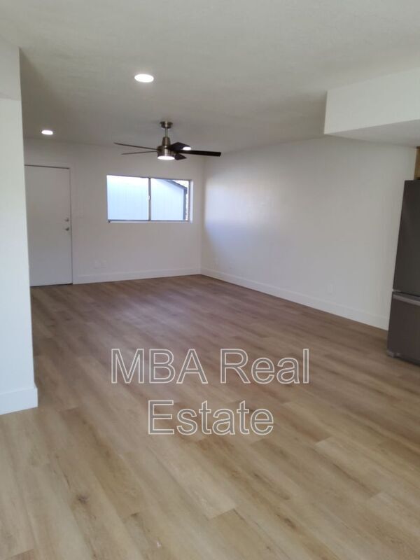 Building Photo - 5040 N 18th Ave