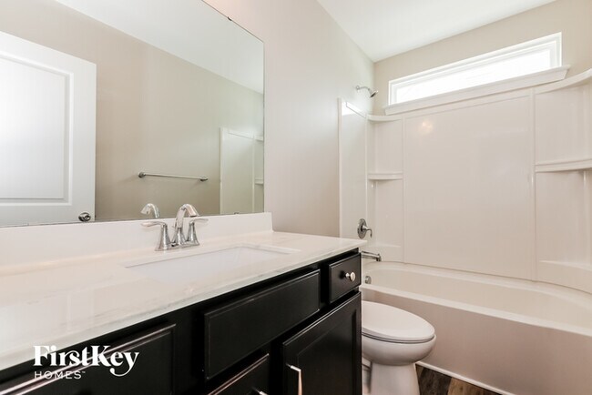 Building Photo - 5511 Fenway Dr