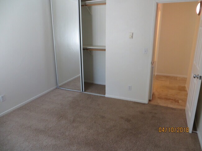 Building Photo - Delightful One Bedroom Condo in Pacific Beach
