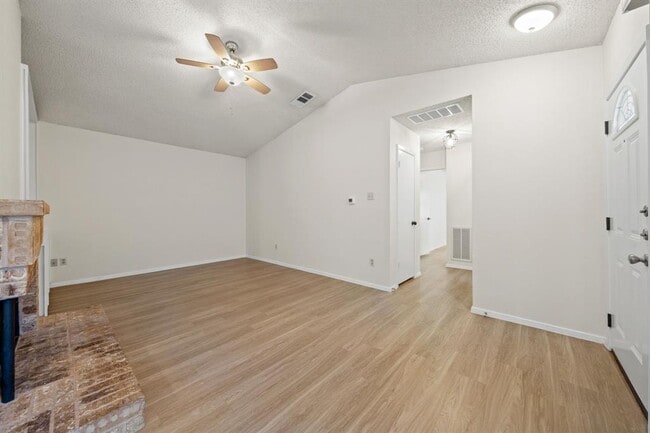 Building Photo - 11604 Norwegian Wood Dr