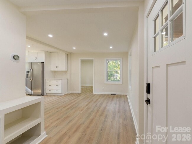 Building Photo - 2721 Mayflower Rd