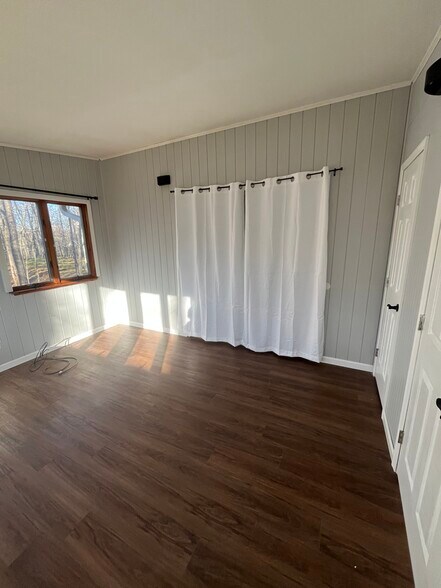 Building Photo - 1010 Eisenhower Way