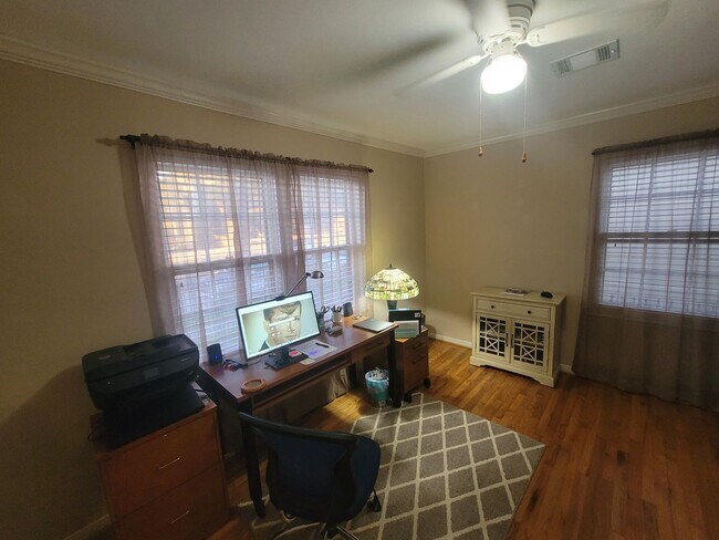 Building Photo - Single Family 1300+ square foot East End Home