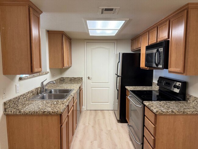 Building Photo - 12071 Alta Carmel Ct
