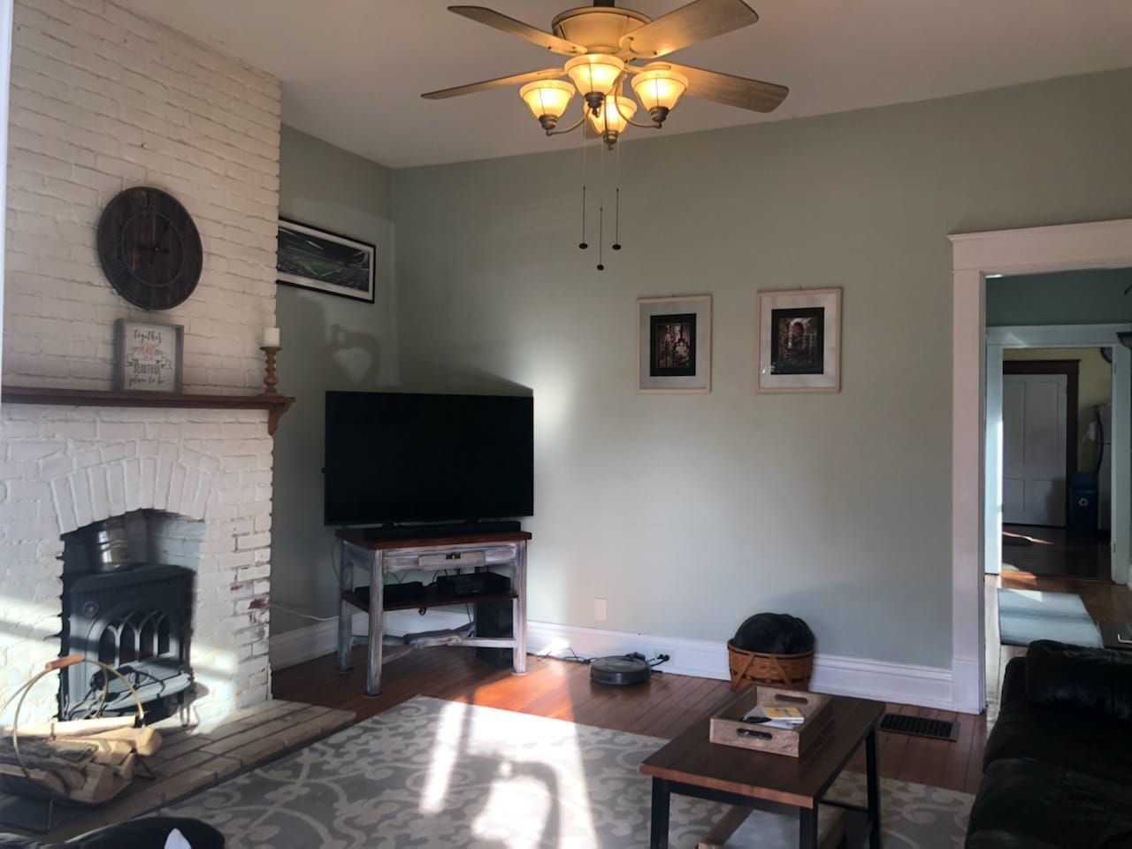 Livingroom - 1819 Deerwood Ave