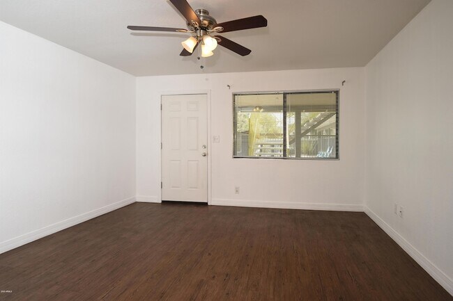 Building Photo - 502 E Mariposa St