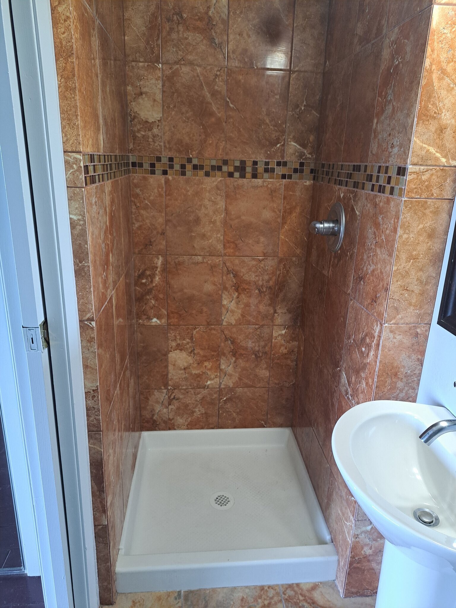 Building Photo - 6170 Plymouth Ave