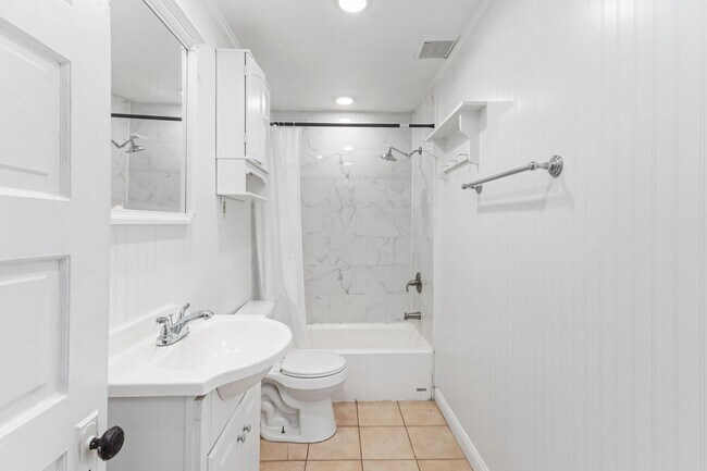 Building Photo - 2607 Robertson Ave