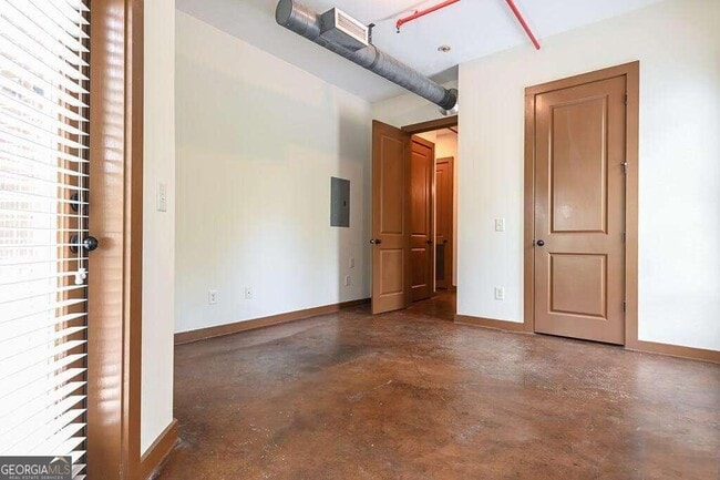 Building Photo - 250 Martha Dr