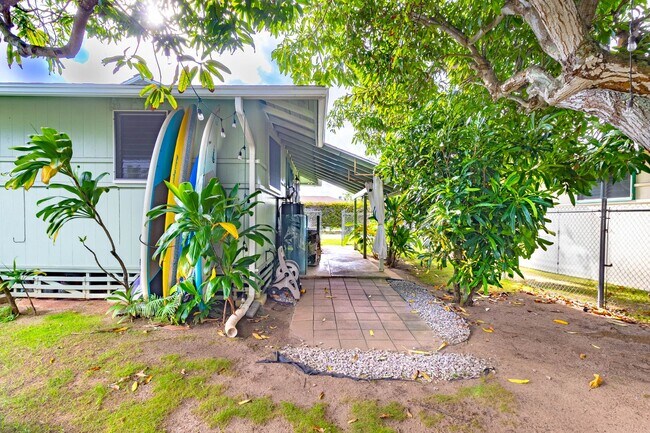 Building Photo - Charming 2/1 Cottage on a Quiet Lane in Ka...